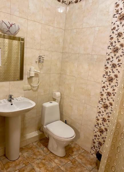 Golden Lion Hotel Boryspil Eksteriør bilde